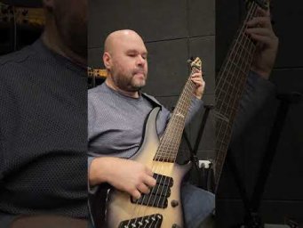 Немного шутим и много репетируем. Готовим очень любопытный проект в начале декабря. Бас Dingwall ABZ